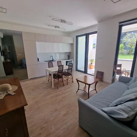 アパート Zlata, With Patio And Garden