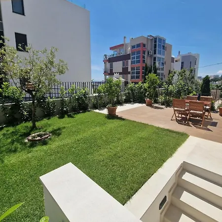 Zlata, With Patio And Garden Σπλιτ