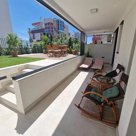 Zlata, With Patio And Garden شقة
